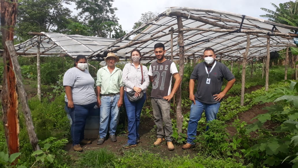 Visita aos agricultores que fornecerão produtos pelo PNAE